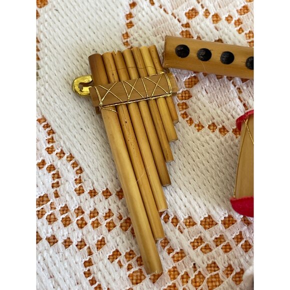 Vintage 1970s Miniature Peruvian Musical Instruments & Dolls Pins/Brooches - Picture 4 of 10